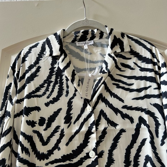 NWT Wrap Up by VP Poly Silk zebra button down oversized sleep shirt/dress. S - Picture 2 of 12